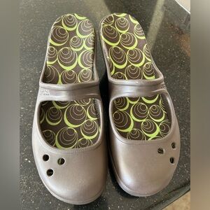 CROCS Women’s Frances Mary Jane Slip on Wedge Sz 8